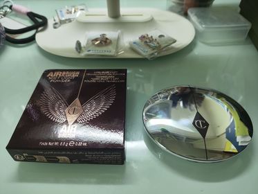 EllaC-Charlotte Tilbury輕盈無瑕柔光蜜粉 #磨皮銀餅_1