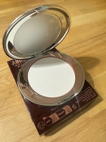carmen-Charlotte Tilbury輕盈無瑕柔光蜜粉 #磨皮銀餅_1