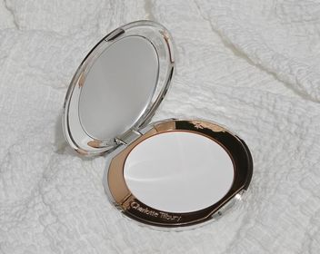 SQ-Charlotte Tilbury輕盈無瑕柔光蜜粉 #磨皮銀餅_2