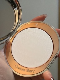 StellaTam-Charlotte Tilbury輕盈無瑕柔光蜜粉 #磨皮銀餅_3