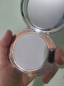 Sandywwy-Charlotte Tilbury輕盈無瑕柔光蜜粉 #磨皮銀餅_1