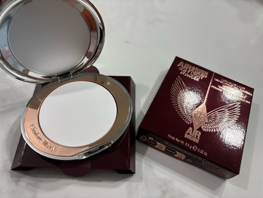 Ariel -Charlotte Tilbury輕盈無瑕柔光蜜粉 #磨皮銀餅_1