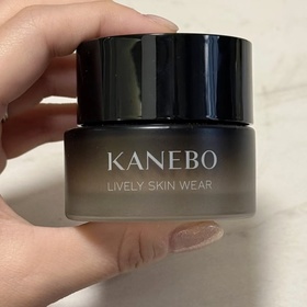 莓莓-KANEBO 原生活力精華粉底霜_2
