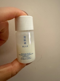 Shirlin Ho-KOSE 雪肌精雪肌精 BLUE 雙層透潤精華水_1