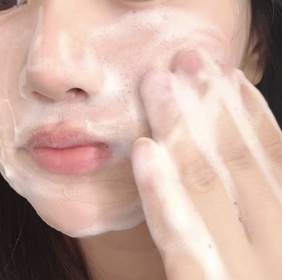 Kathy Wai-Curél豐盈泡沫潔面乳_3