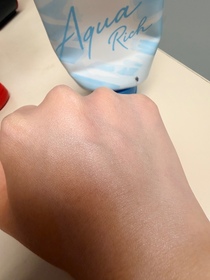 維他他-BioréAqua Rich 晶凝光感防曬乳_3
