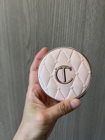 Maggie-Charlotte Tilbury夢幻柔光粉氣墊_1