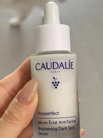 Kathy Wai-CAUDALIE葡萄蔓極緻淡斑亮白精華_1
