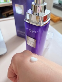 amiho0630-L'ORÉAL PARiS超水光精華乳_2