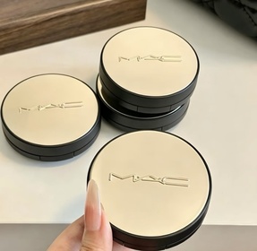 Jan-M.A.C亮肌輕透精華氣墊粉底 #鎖光小金盒_1