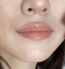 Emily Leung-CHANEL柔潤透亮唇膏_2